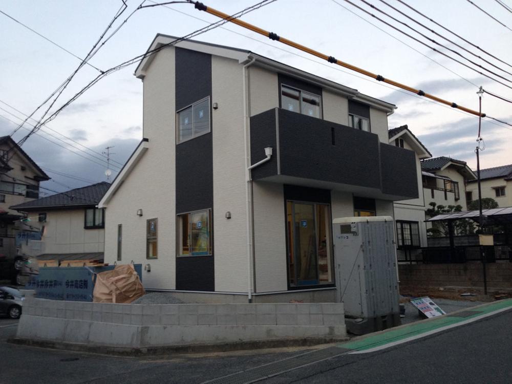 Local appearance photo. Local (11 May 2011) Shooting