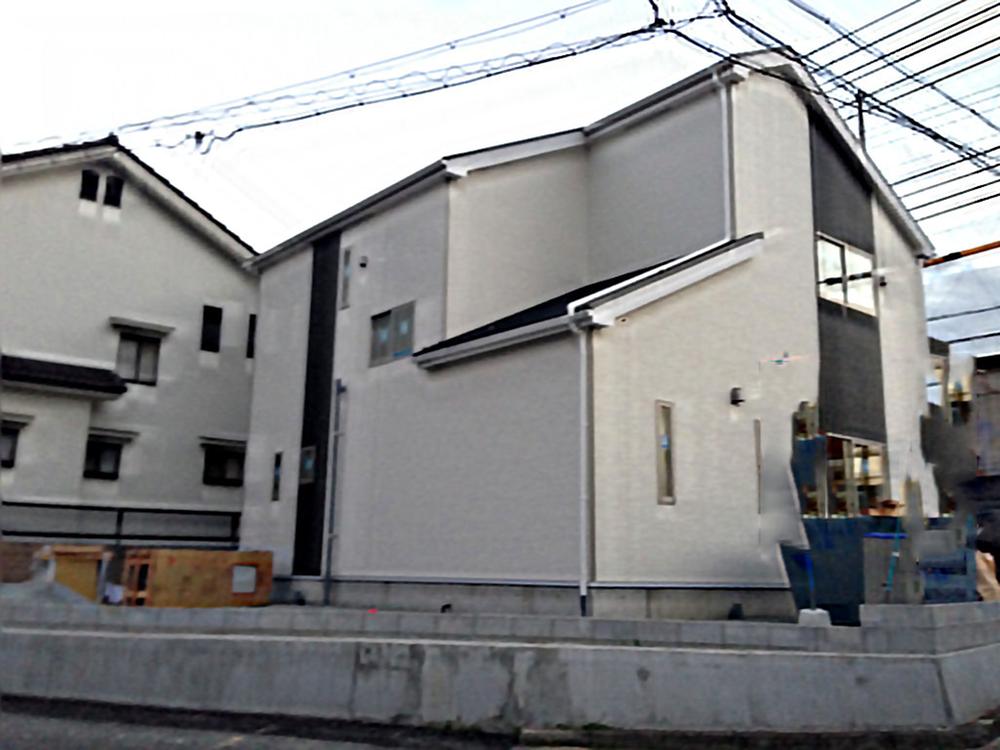 Local appearance photo. Local (11 May 2011) Shooting