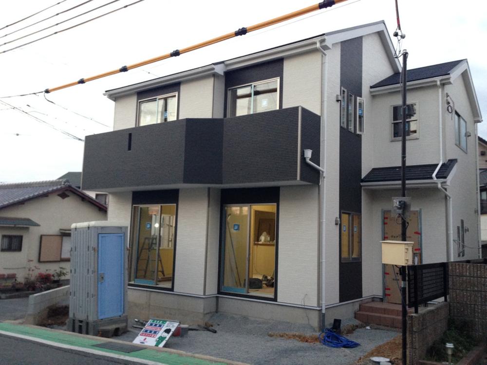 Local appearance photo. Local (11 May 2011) Shooting