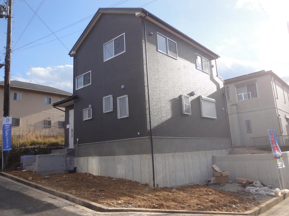 Local appearance photo. Local (12 May 2013) Shooting