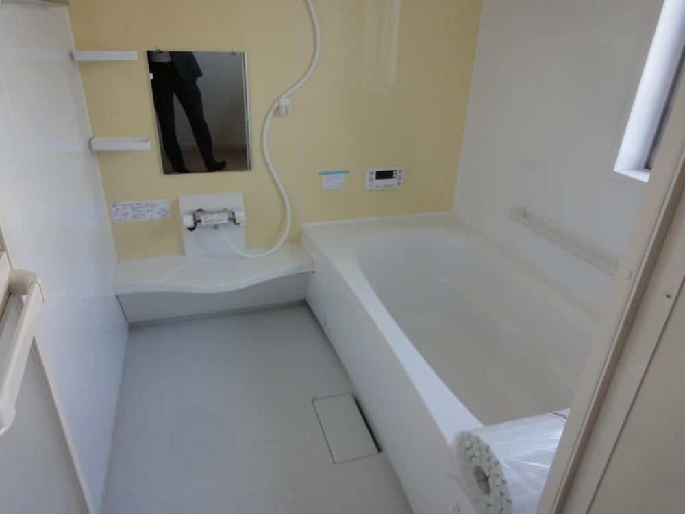 Bathroom. Local (12 May 2013) Shooting