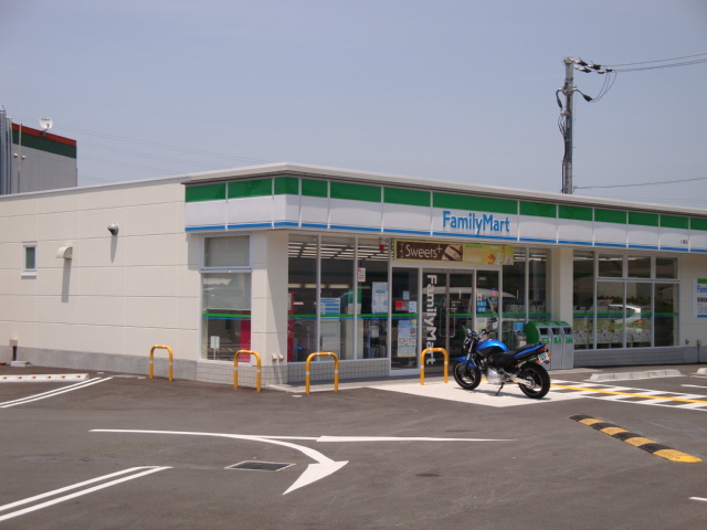Convenience store. FamilyMart Hakkei store up (convenience store) 534m