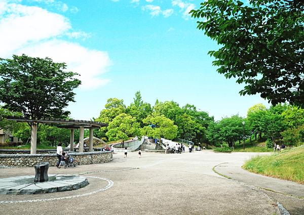 park. 100m until Yurinokidai park