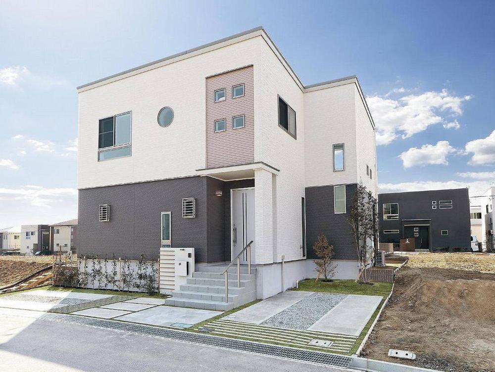 Local appearance photo. Model house of KURUMU CUBE specification. Simple and stylish appearance design. 
