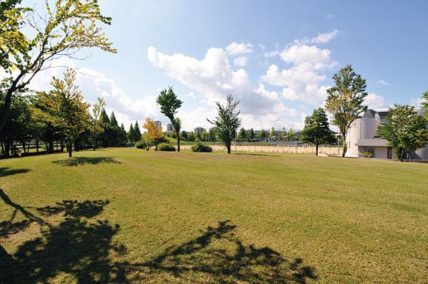 park. 850m and extend the little foot to Komagatani Sports Park, Gymnasium and tennis court ・ There are some sports facilities, such as a baseball field.