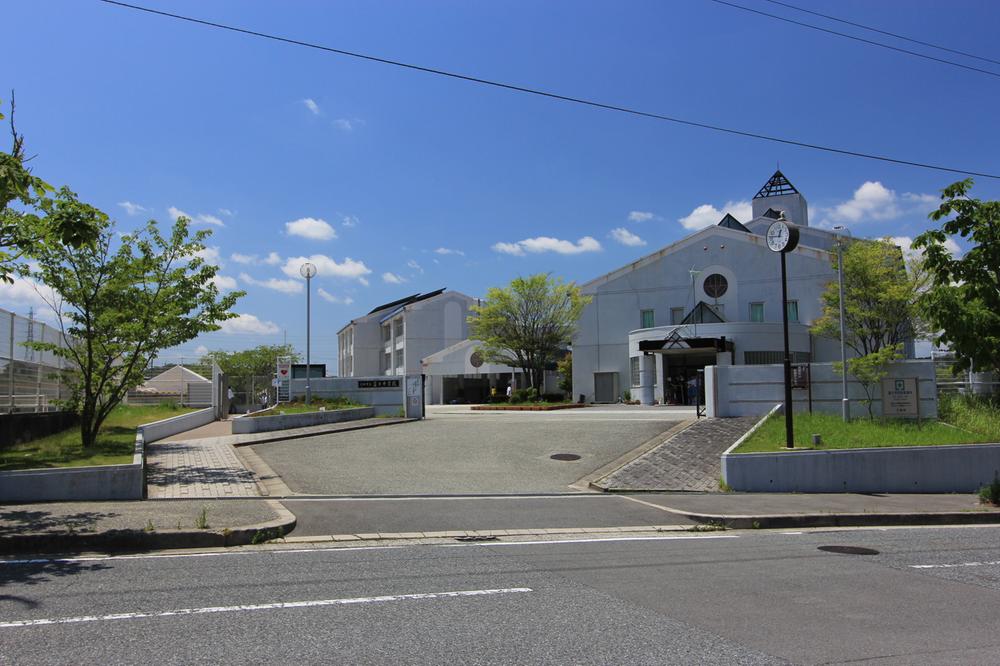 Junior high school. 800m to Fuji Junior High School