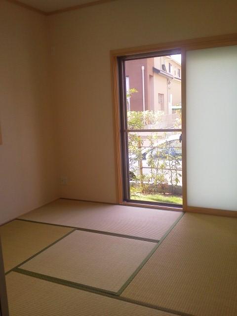Other introspection. Living adjacent Japanese-style room