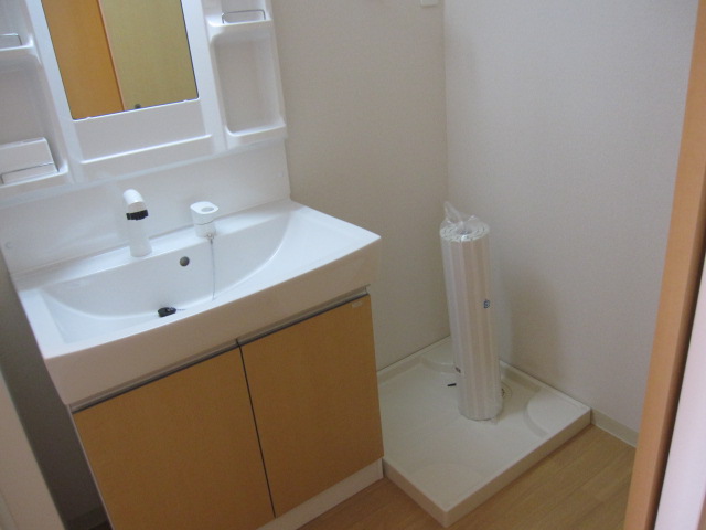 Washroom. Convenient Shampoo dresser (^ v ^) Image