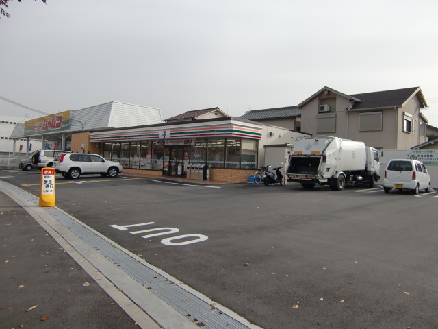 Convenience store. Eleven Mita Hon Ekimae up (convenience store) 306m
