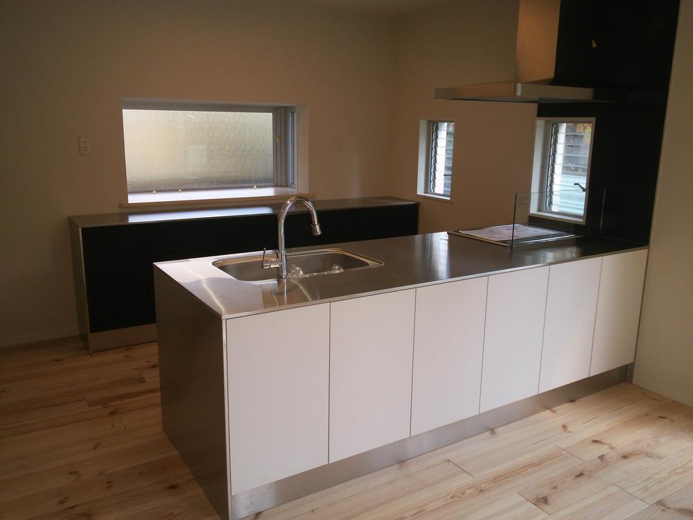 Kitchen. Sophisticated counter type of system Kitchen. Abundant storage space, IH cooking heater, Dishwasher equipped!