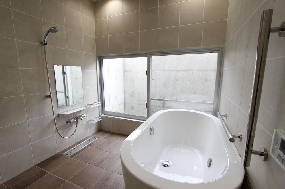 Bathroom. About 4 tatami large bathroom, Space welcoming basis garden! Bathroom drying heater equipped!