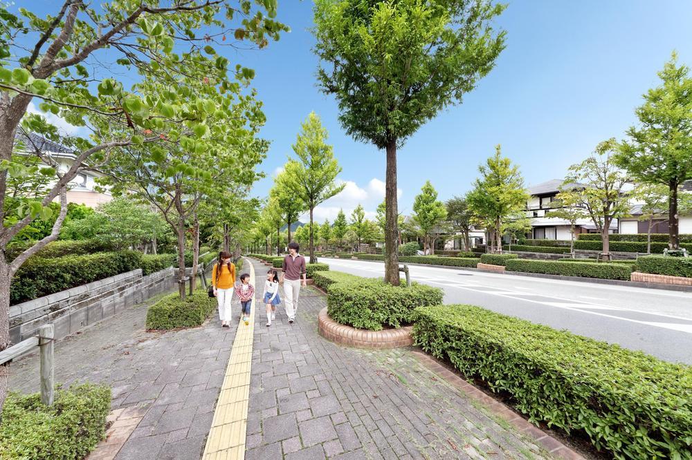 Streets around. The sidewalk is also widely, Street trees have also been properly managed Keyakidai