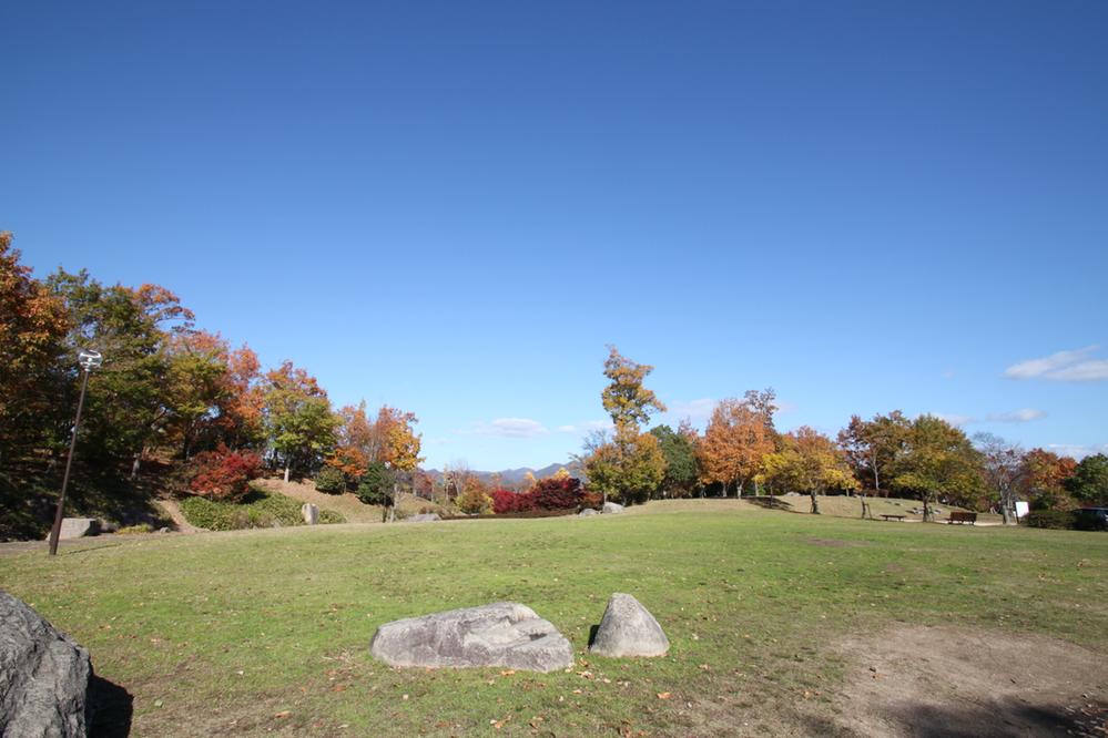 park. Beautiful 480m green trees to Yurinokidai park, Also installed in the park fun playground equipment.