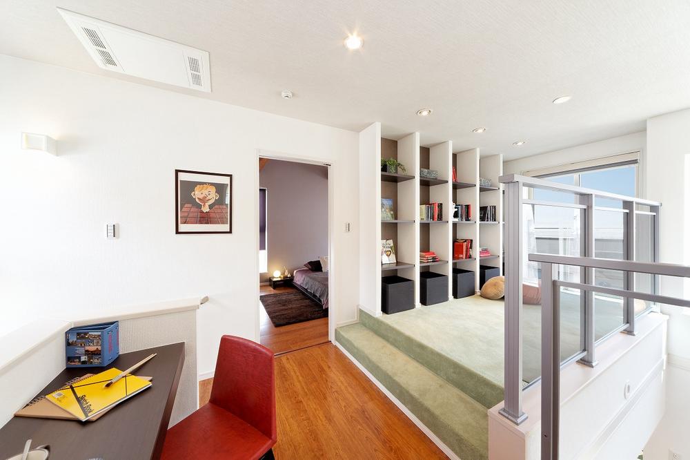Non-living room. The only tend to be the second floor hallway hallway, A study corner and a family library. It can be difficult to KURUMU can So the temperature difference, It is a communication spot of family.