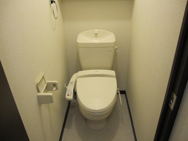 Toilet. Toilets are of course with Washlet (^ O ^)