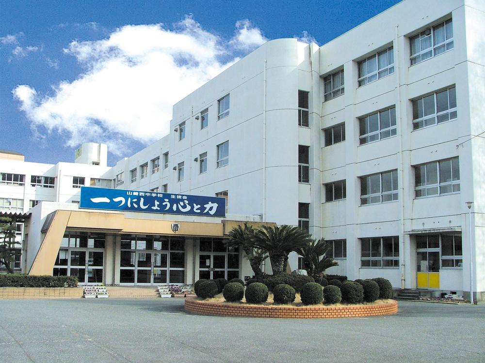 Junior high school. Yamazakinishi 2159m until junior high school