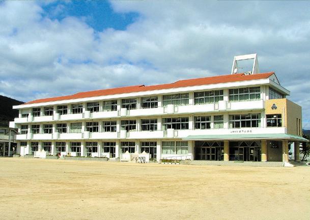 Primary school. Shiso standing castle until the elementary school 1312m