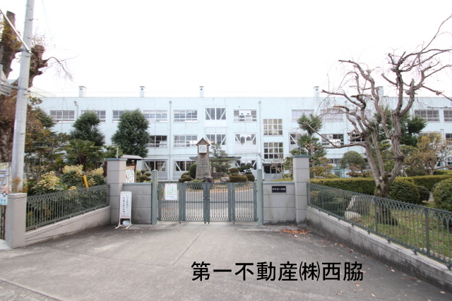 Primary school. Nakamachi to South Elementary School (Elementary School) 550m
