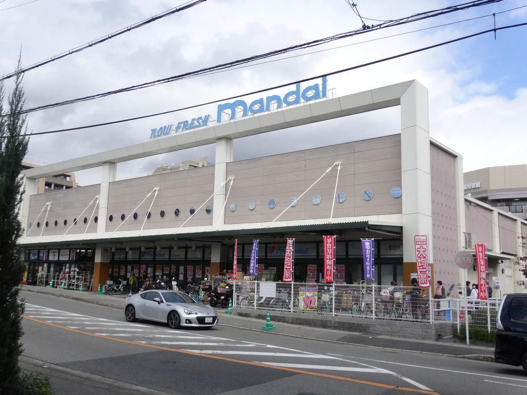 Supermarket. Bandai Takarazuka Nakasuji store up to (super) 1297m