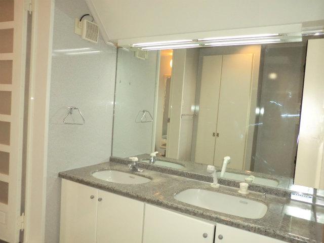 Wash basin, toilet. Second floor wash room (twin ball washbasin)