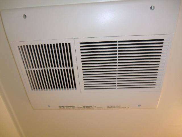 Cooling and heating ・ Air conditioning. When it's cold, I'm happy in the rainy season of the room Dried, Bathroom heating dryer!