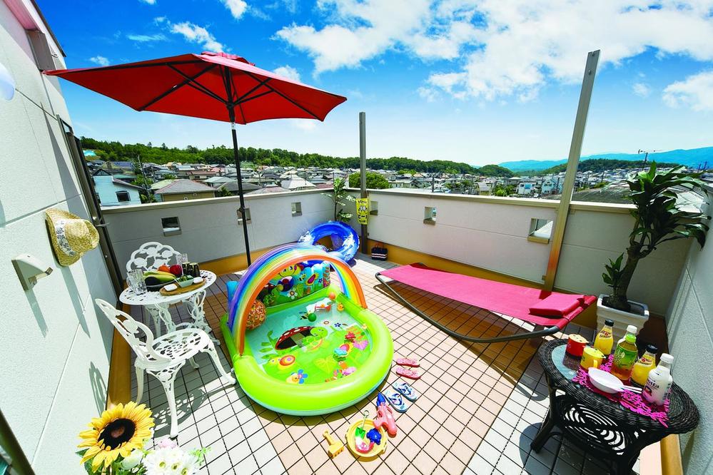 "I'm outside not the outside space.". It is no exaggeration to say from the breadth and openness and the second garden Sky Terrace. Enjoy the time to enjoy with children and pool. (Image photo)