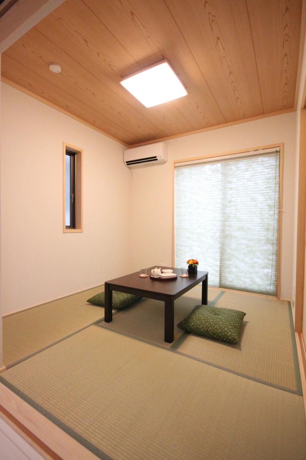 Non-living room. Optimal space to the spacious Japanese-style rooms will reach an important guest, Also firmly secure storage capacity, such as a closet. 