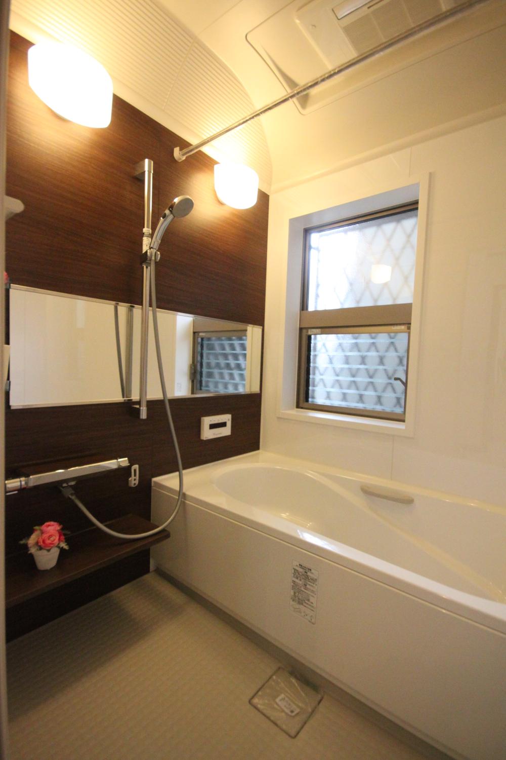 Bathroom. From the bath time of the whole family, To loose the healing time of your own, It is wide specification designed to be used freely. The everywhere of this limited bus space, Chock comfortable your able element