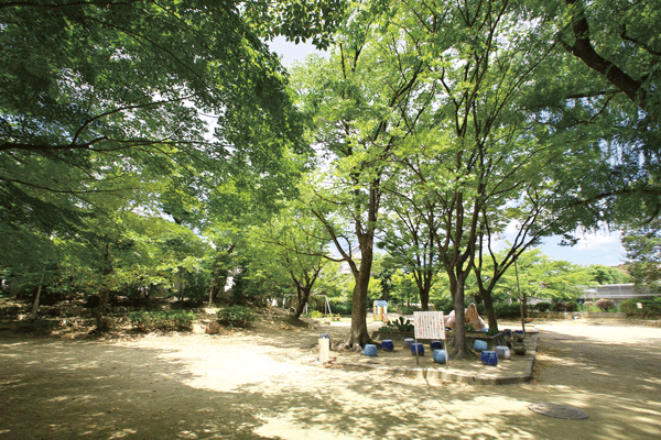 Surrounding environment. Mukoyama park (5-minute walk ・ About 400m)
