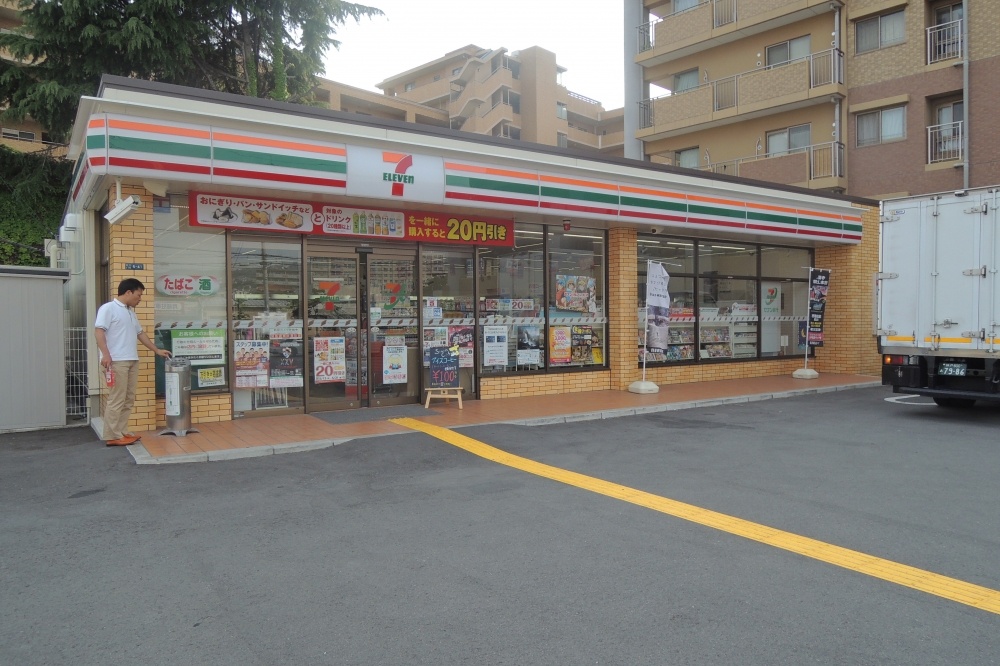 Convenience store. seven Eleven Takaradzukaminamiguchi 383m up to 2-chome (convenience store)