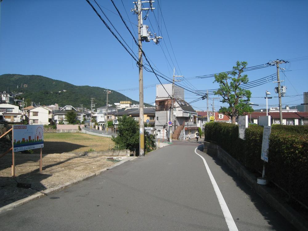 Local photos, including front road. Local (10 May 2013) Shooting South ・ North of the double-sided road Rare location Front public roads also refreshing. 