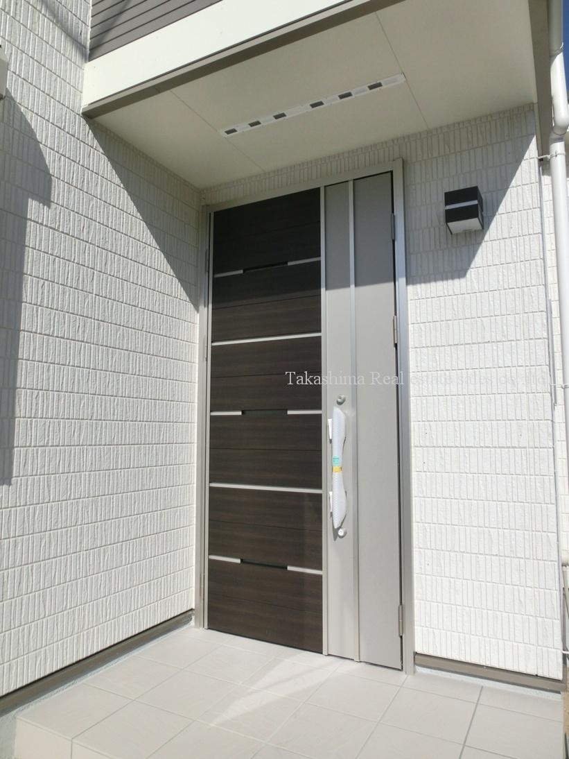 Entrance. Stylish entrance door with simple design. 