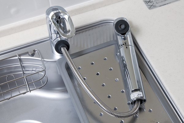 Kitchen.  [Water purifier mixing faucet with integrated shower] Water purifier was built, Shower switching type of hot water mixing faucet. One-handed operation is also happy to (same specifications)