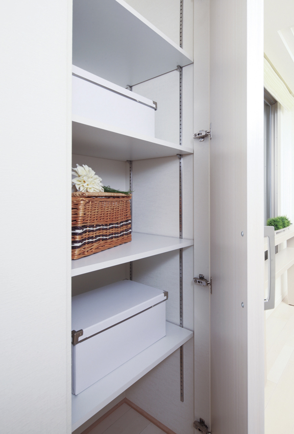 Receipt.  [Hallway storage] As a storage of plus alpha utilizing the wall of the corridor, Enhances the comfort of the dwelling (same specifications)