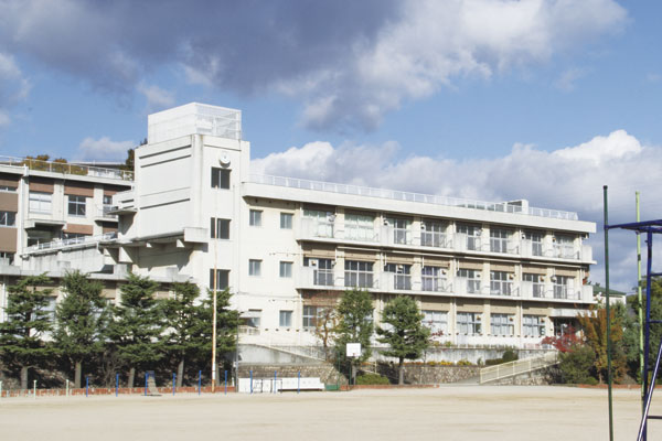 Surrounding environment. Municipal Nishiyama Elementary School (3-minute walk ・ About 230m)