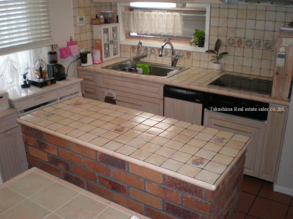 Kitchen. Kitchen with island platform is, Paste is commitment conventional tile.