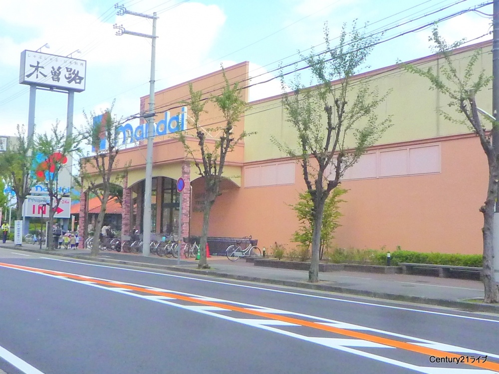 Supermarket. Bandai Sakasegawa store up to (super) 302m