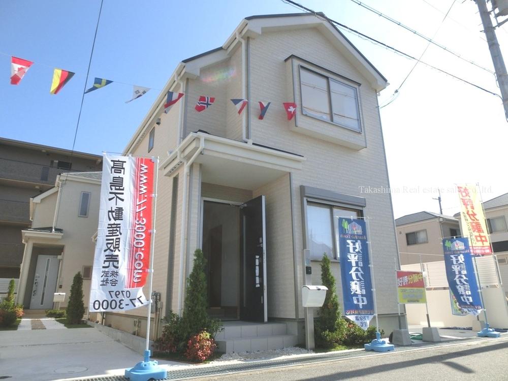Local appearance photo. Zenshitsuminami F No. areas of orientation reblogged imposing completed. There is not difference in height from the road.