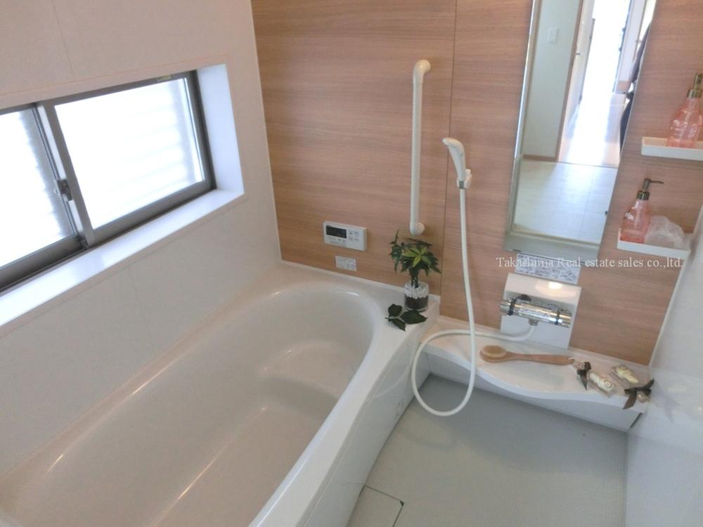 Bathroom. There is a window in the 1 pyeong type of bathroom. 