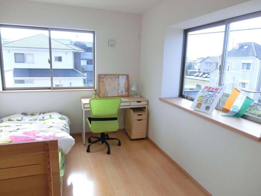 Non-living room. Zenshitsuminami is facing.
