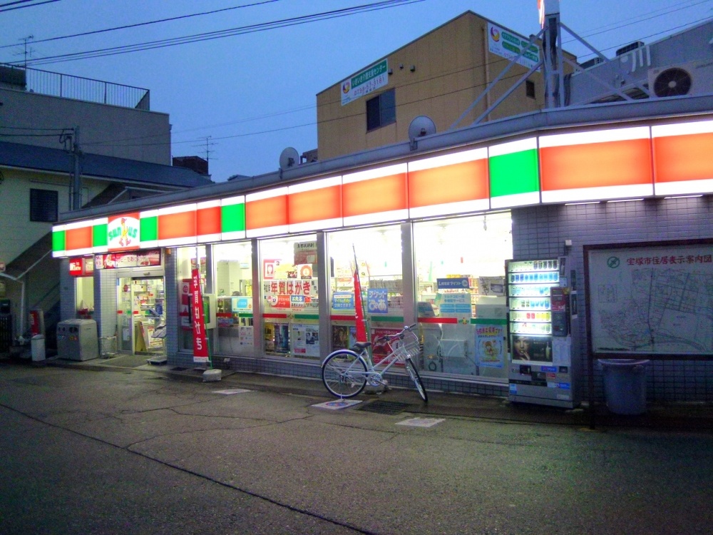 Convenience store. Thanks Incheon Station store up (convenience store) 192m