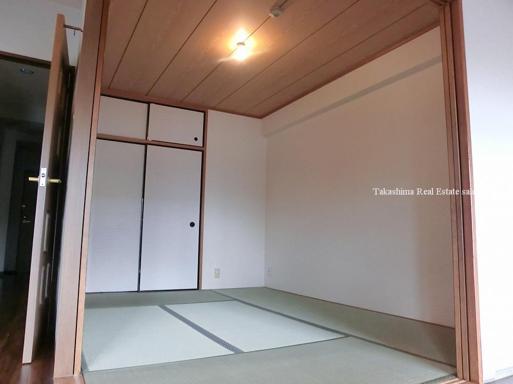 Non-living room. Closet is Japanese-style room ・ Upper closet is with.