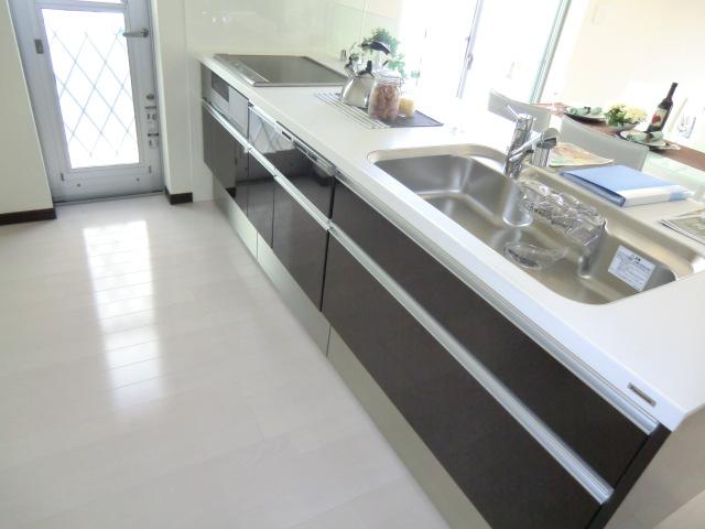 Kitchen. Local photo (kitchen) IH cooking heater, With water purifier! 