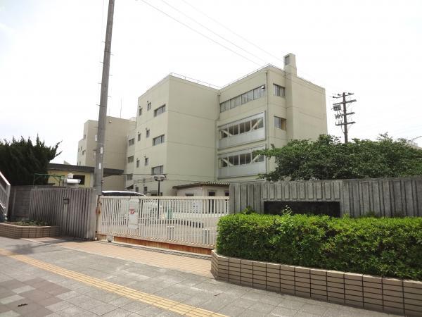 Junior high school. 740m up to junior high school Takashi junior high school