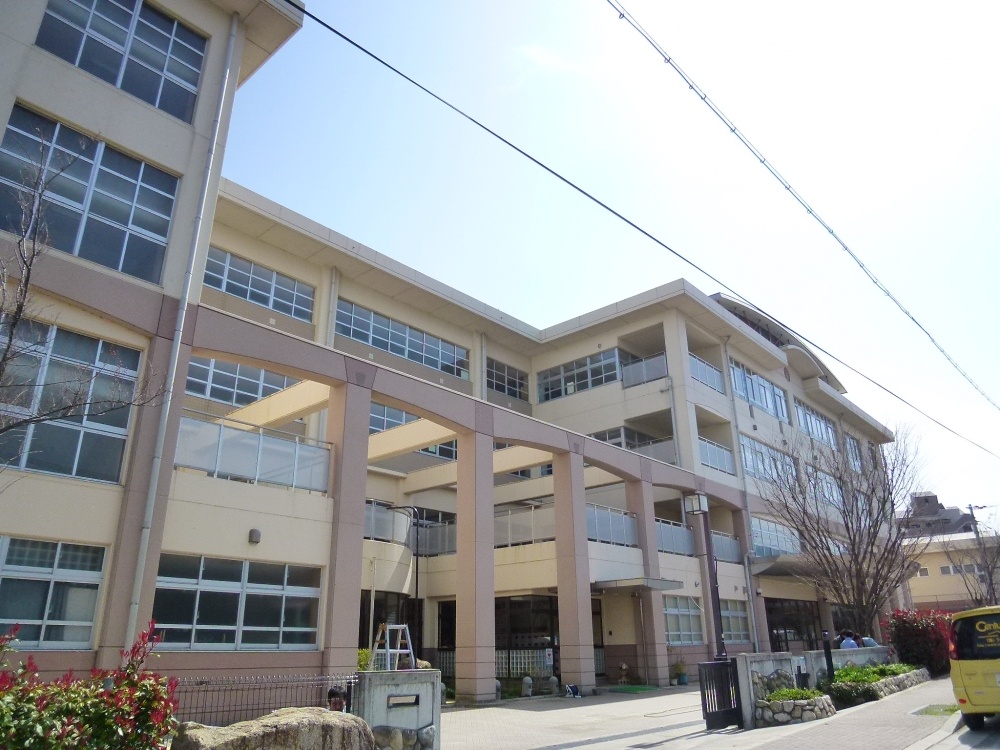 Primary school. 1209m to Takarazuka Municipal Takarazuka first elementary school (elementary school)