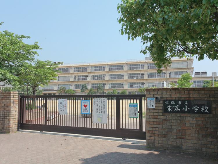 Primary school. Until the Municipal Suehiro elementary school 570m walk 8 minutes