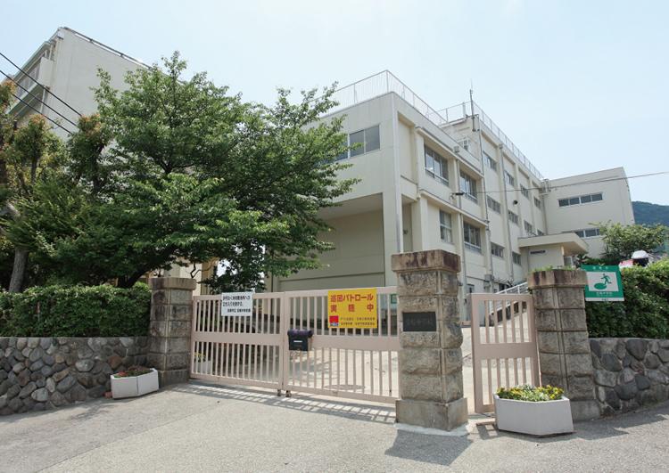 Junior high school. Municipal Hobai until junior high school 2140m walk 27 minutes