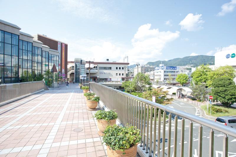 Other. It flows fine atmosphere of Takarazuka, Prosper from old residential area ・ Sakasegawa. 