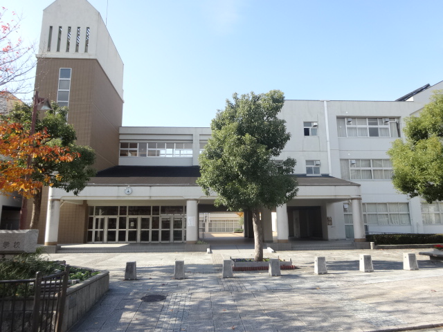 Junior high school. Takarazuka Municipal Yamatedai ​​junior high school (junior high school) up to 2211m