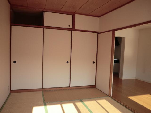 Non-living room. Japanese-style room (south side)